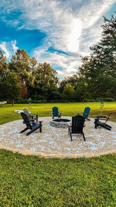Southern Charm 3Br Fire Pit Pool Table 7Beds Сивиървил Екстериор снимка